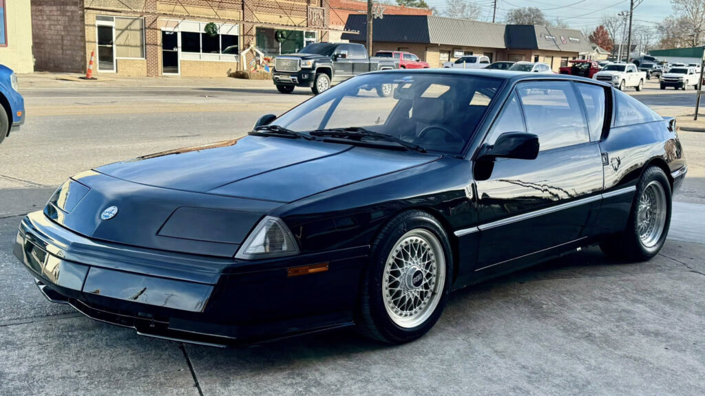  Renault Spent $30 Million To Make This French 911 Legal In America, Then Built Just 12