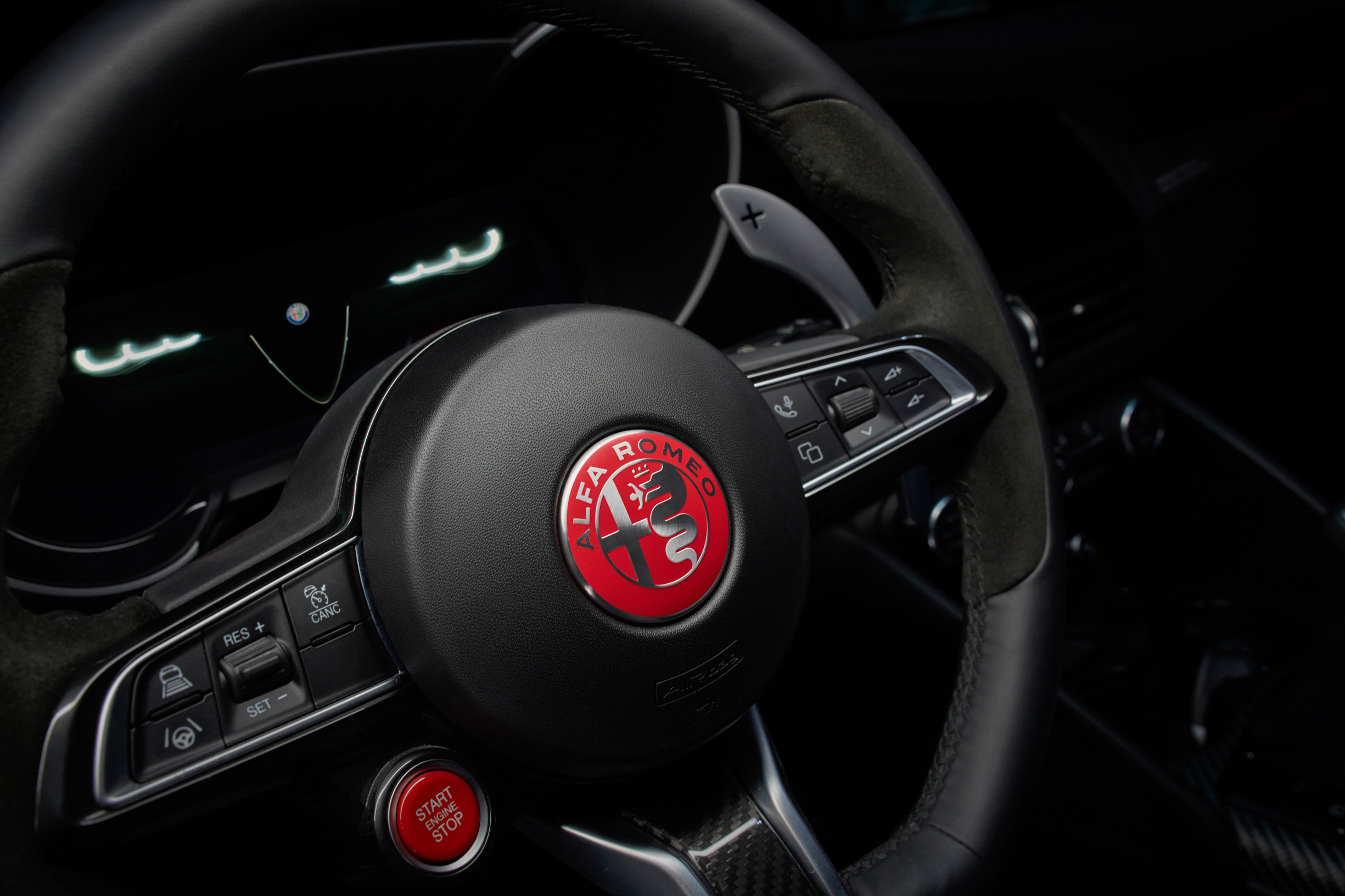 Спеціальний яхтокрил Alfa Giulia Quadrifoglio – швидкий, шалений і вже розпроданий