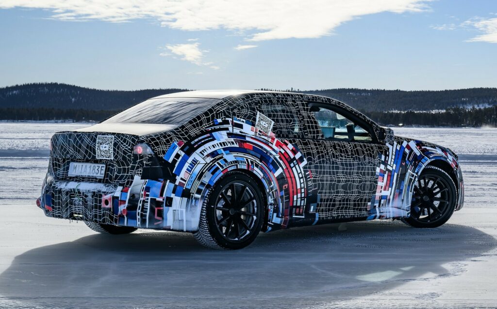 Електричний BMW M3 (Neue Klasse) на тестовому полігоні