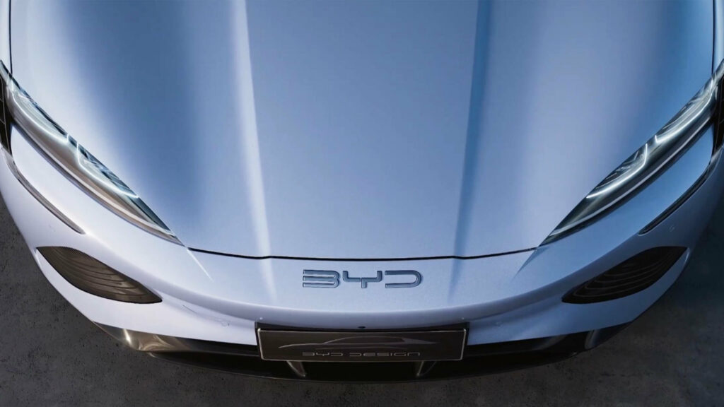  A $9,500 Hatch Stole Tesla&rsquo;s Best-Seller Crown In China