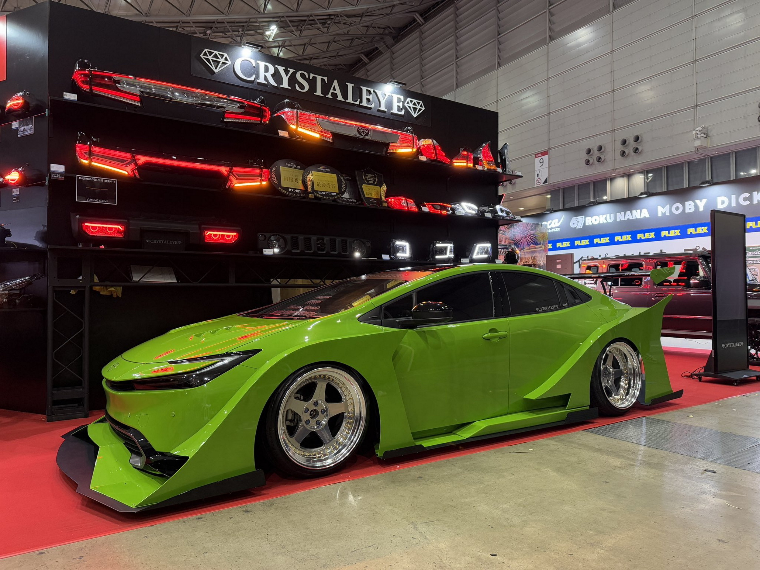 Цей Prius виглядає так, ніби втік з аніме-стріт-рейсингу