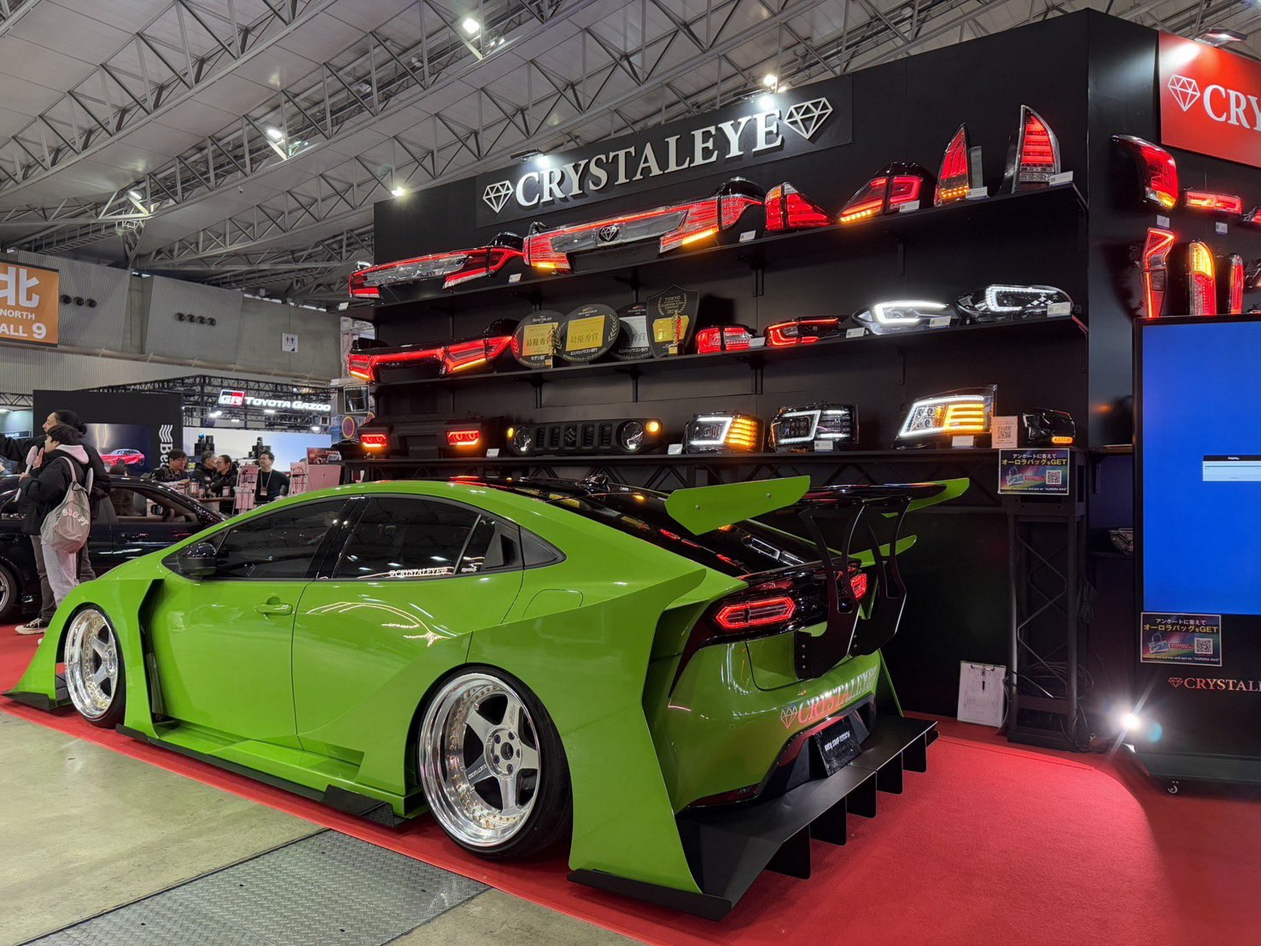 Цей Prius виглядає так, ніби втік з аніме-стріт-рейсингу