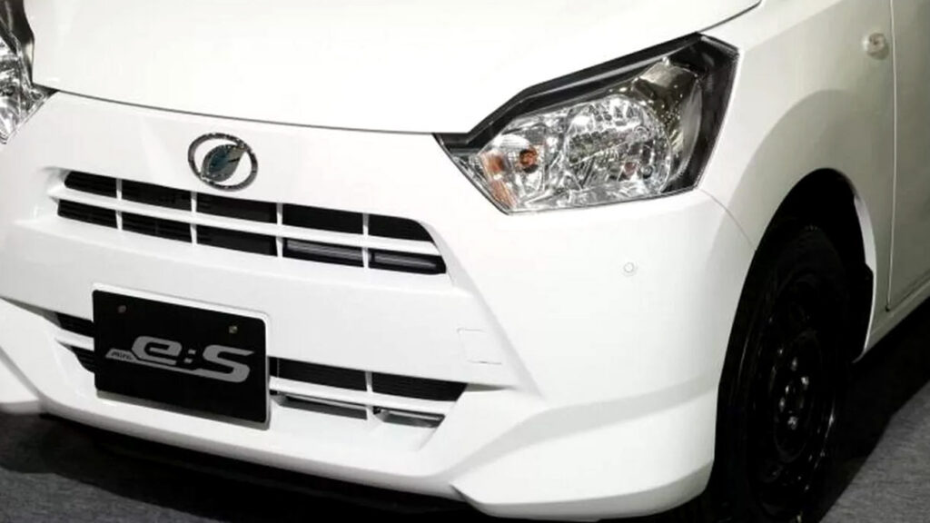  Daihatsu Built A Sleeper Kei Car With A Roll Cage And It’s Headed For Sale