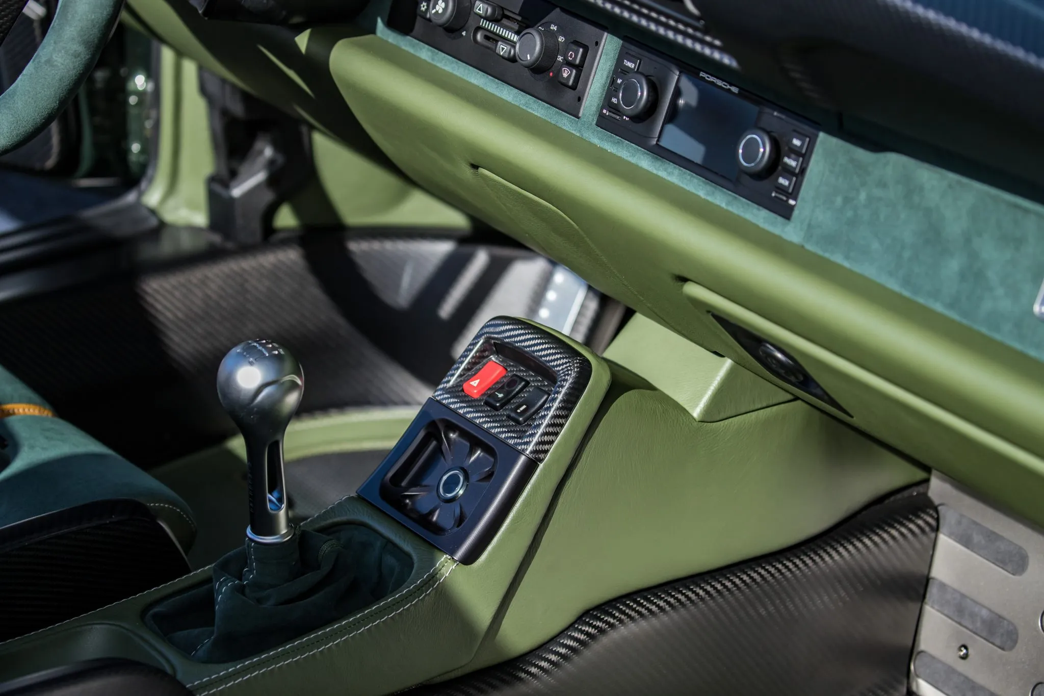 Gunther Werks Porsche 911 Speedster Auction - 25