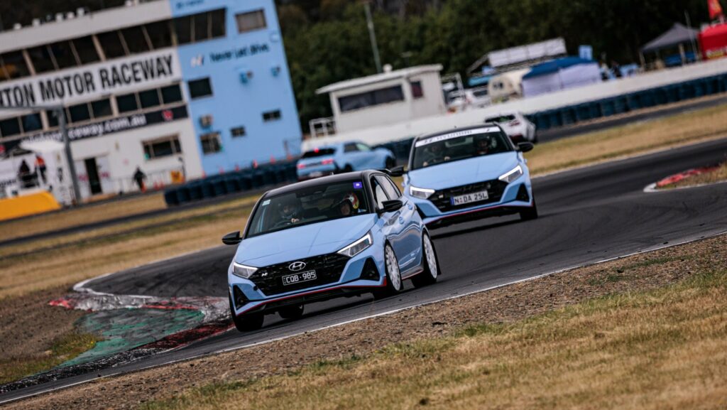 Автомобілі на фестивалі N