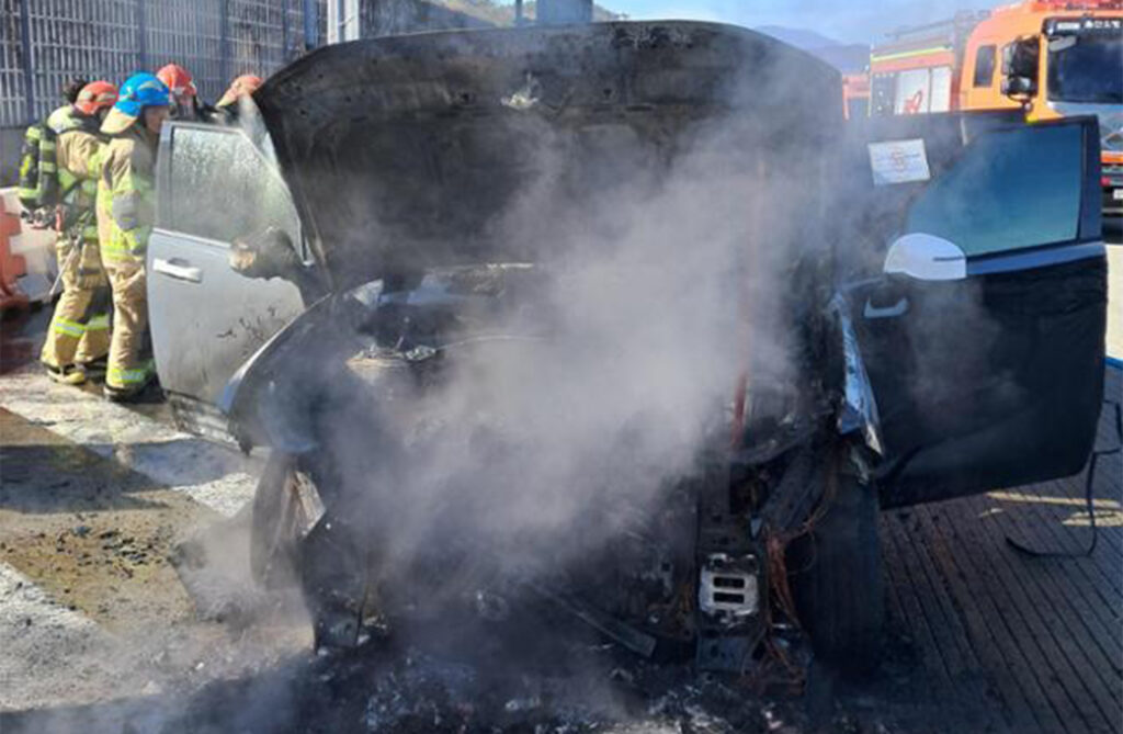  Something Went Very Wrong With This Facelifted Santa Fe Prototype