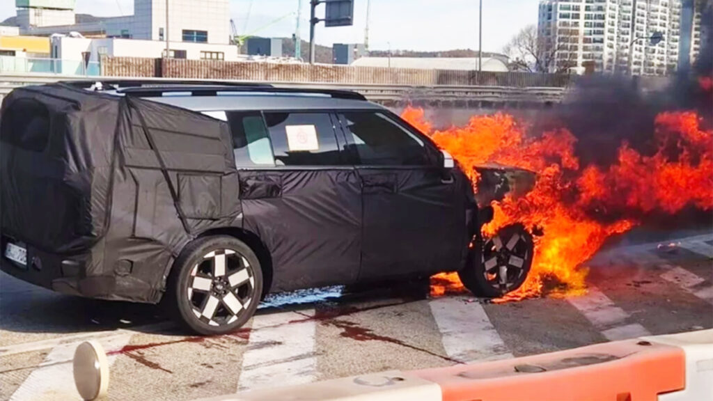  Something Went Very Wrong With This Facelifted Santa Fe Prototype