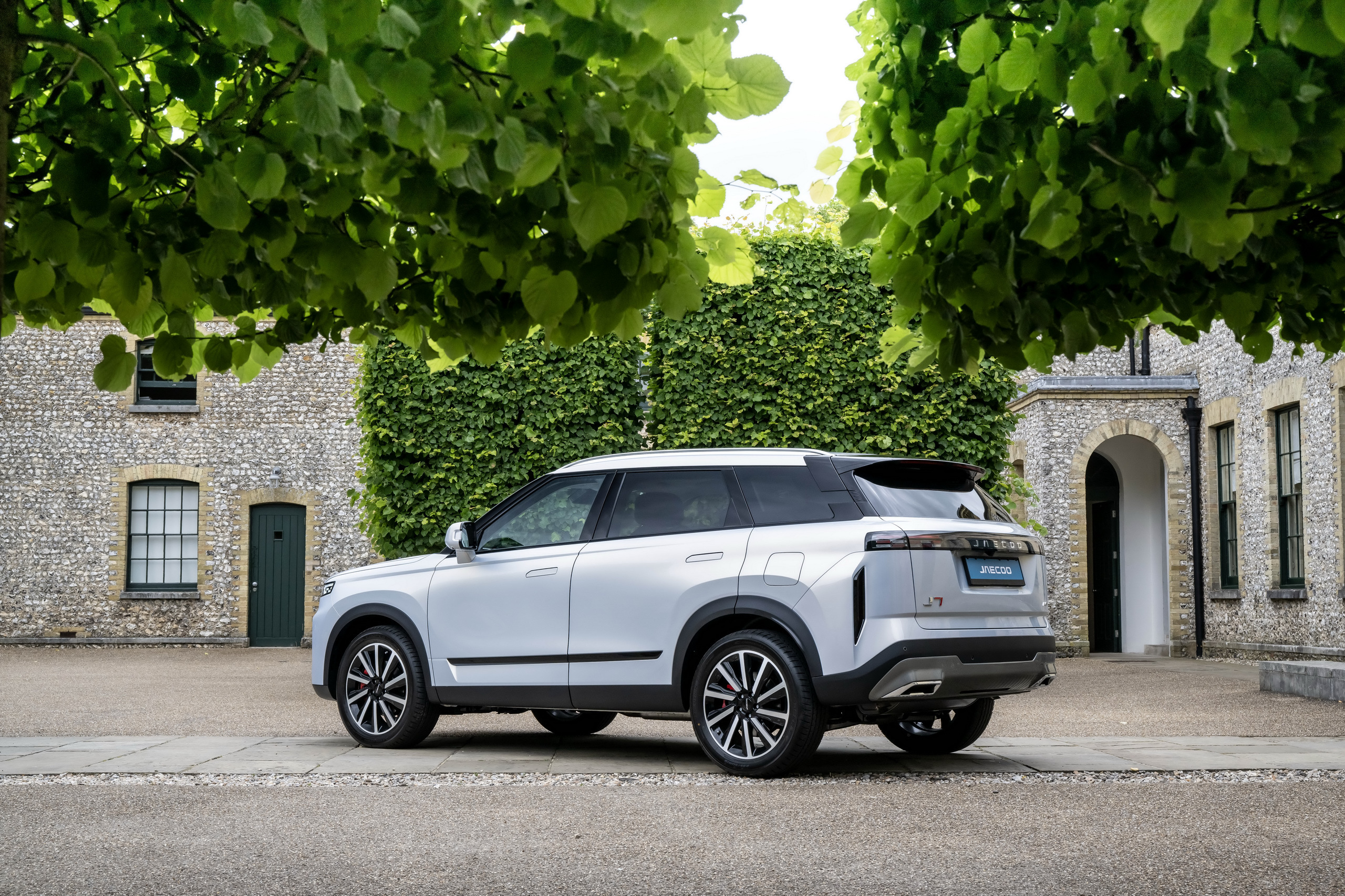 UK Buyers Now Love This ‘Temu Range Rover’ More Than The Real Thing