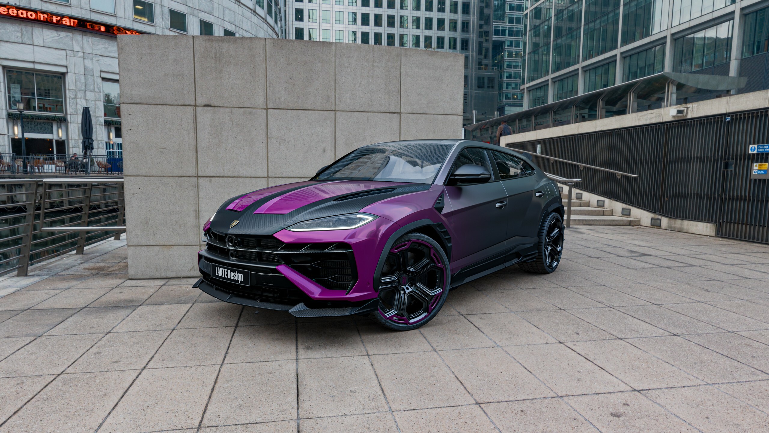 Гібридний Lamborghini від Larte не рятує планету, а лише ваше місце у паркувальника