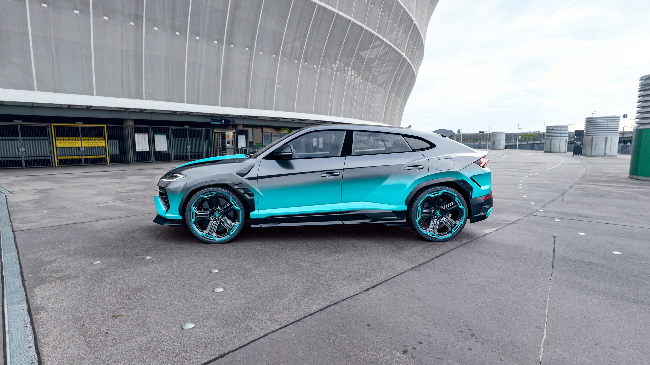 Гібридний Lamborghini від Larte не рятує планету, а лише ваше місце у паркувальника