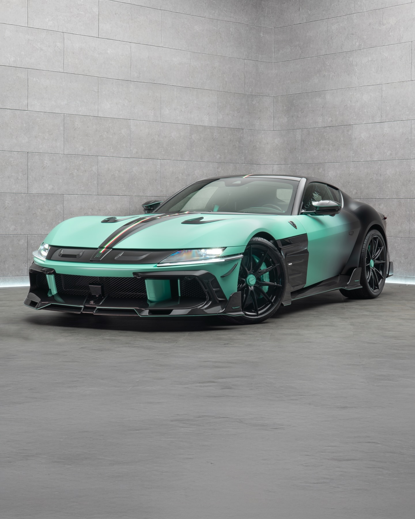 Десь в Італії дизайнер Ferrari щойно кричав у лляну серветку