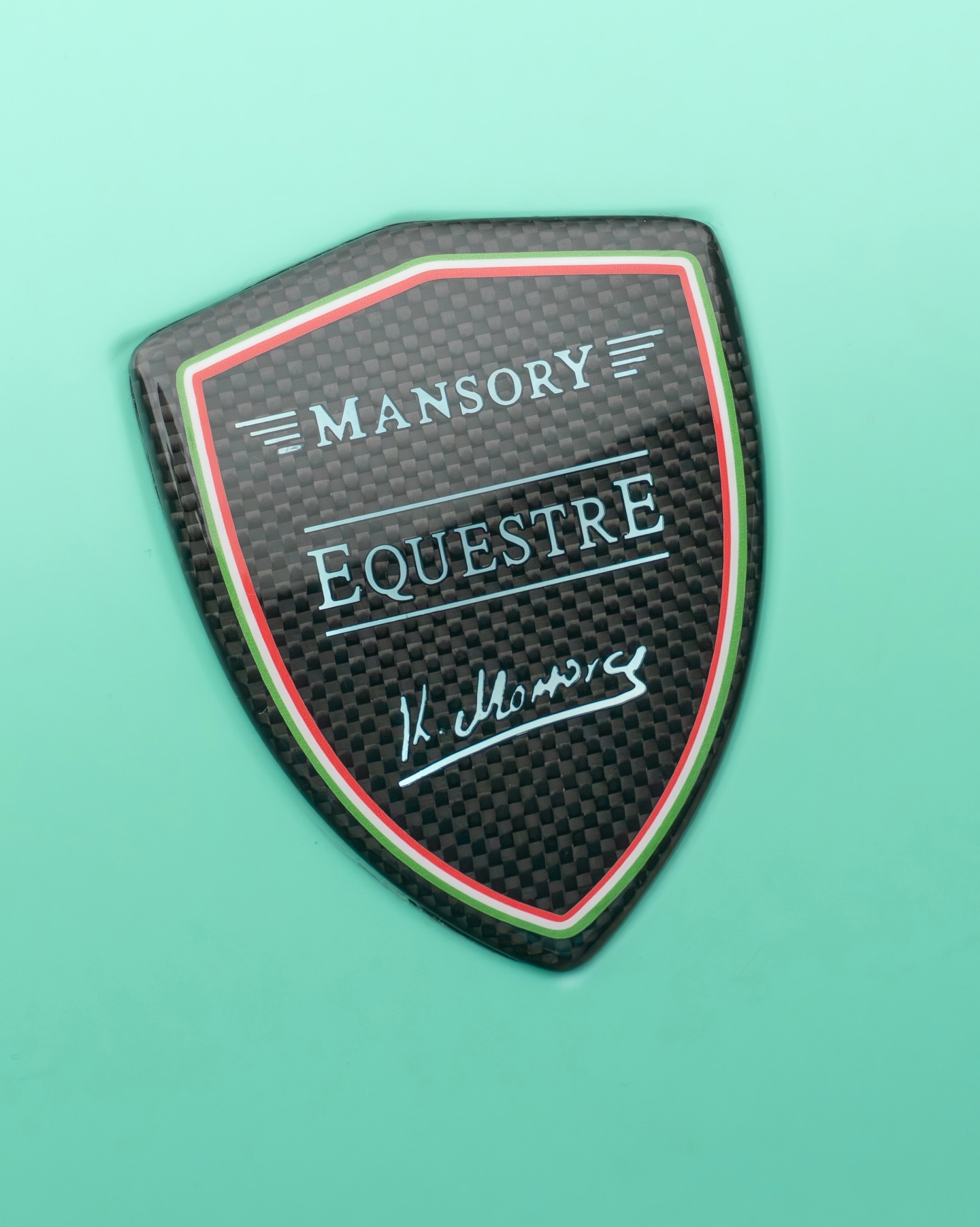 Десь в Італії дизайнер Ferrari щойно кричав у лляну серветку