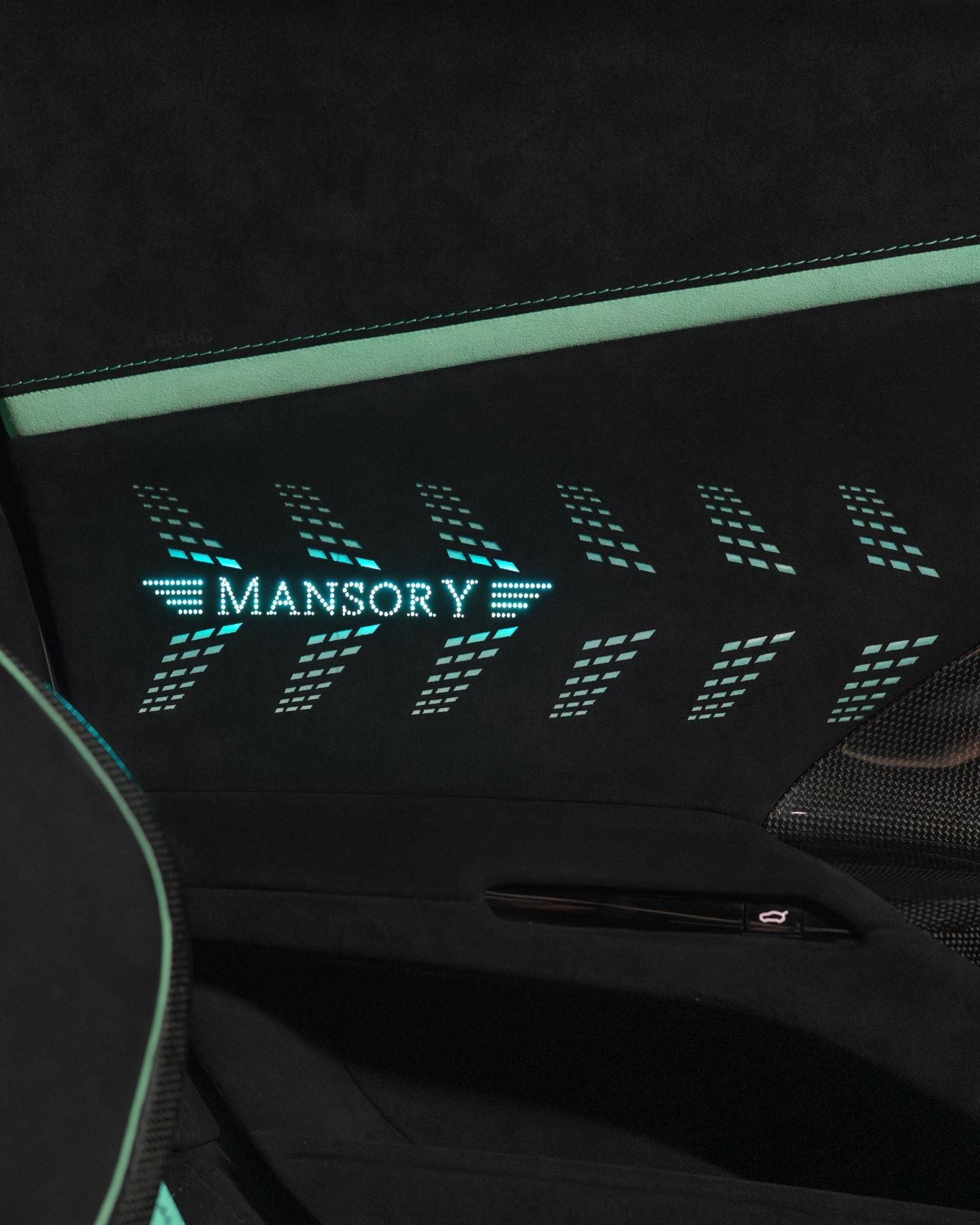 Десь в Італії дизайнер Ferrari щойно кричав у лляну серветку