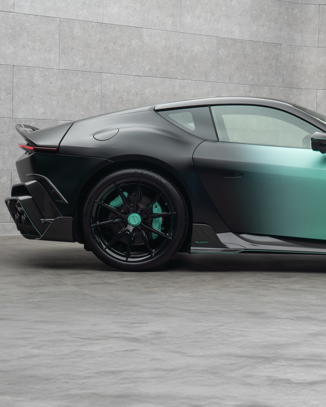 Десь в Італії дизайнер Ferrari щойно кричав у лляну серветку