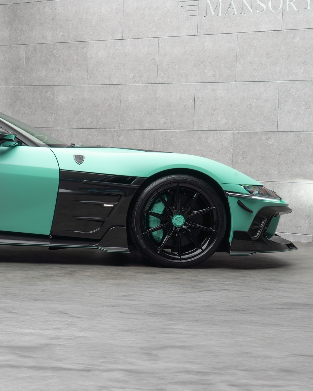 Десь в Італії дизайнер Ferrari щойно кричав у лляну серветку