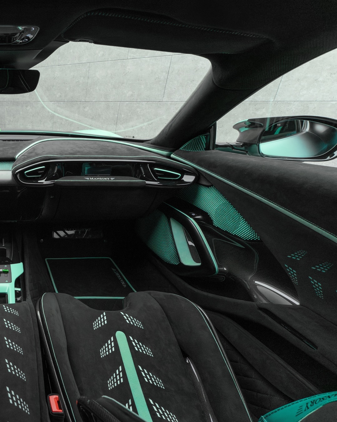 Десь в Італії дизайнер Ferrari щойно кричав у лляну серветку