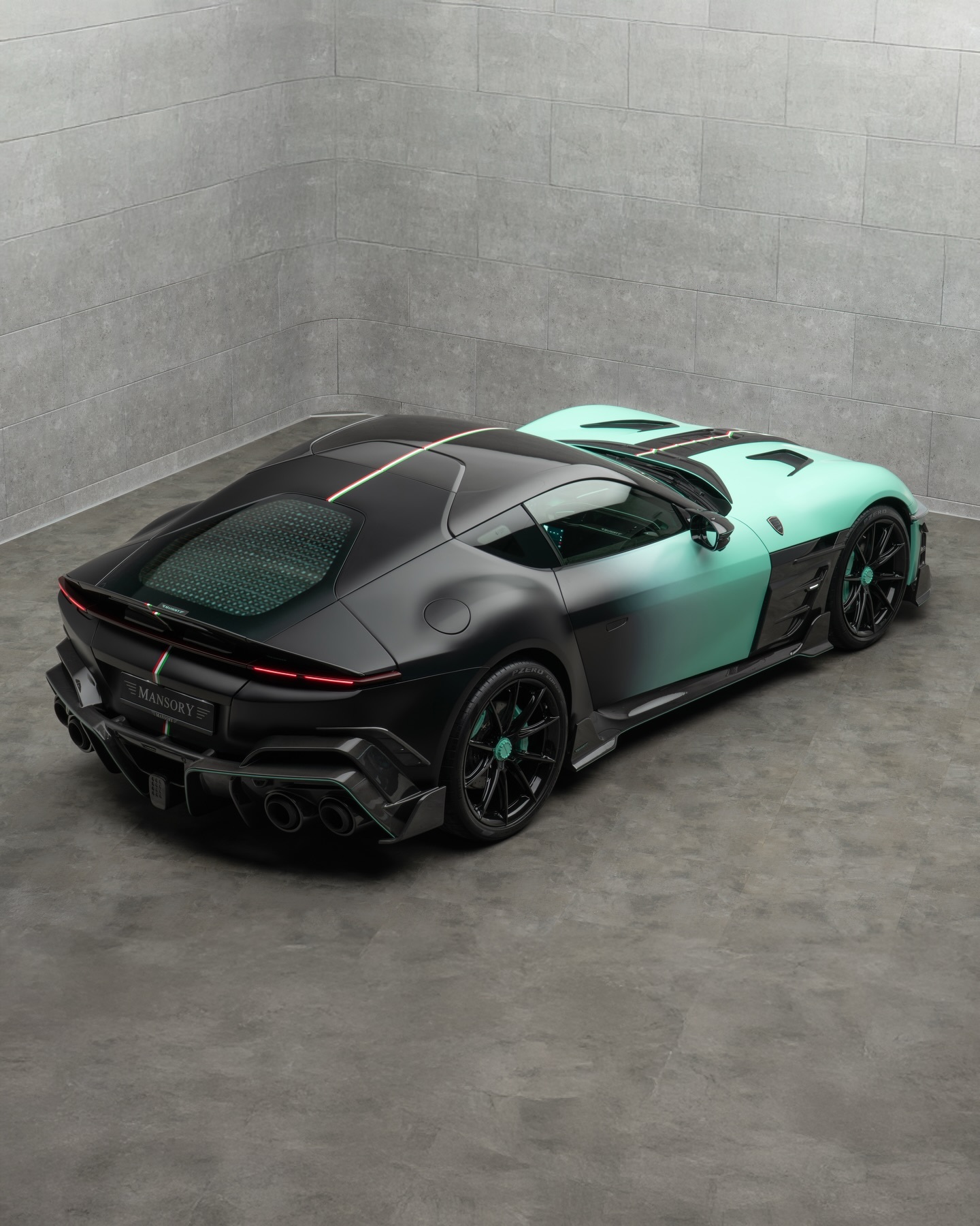 Десь в Італії дизайнер Ferrari щойно кричав у лляну серветку