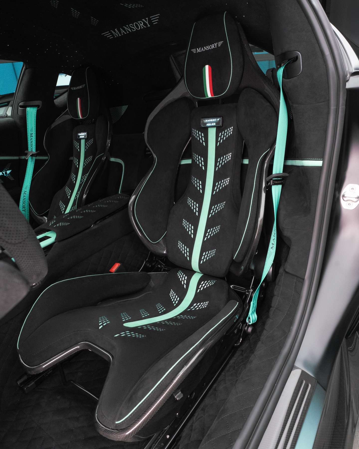 Десь в Італії дизайнер Ferrari щойно кричав у лляну серветку