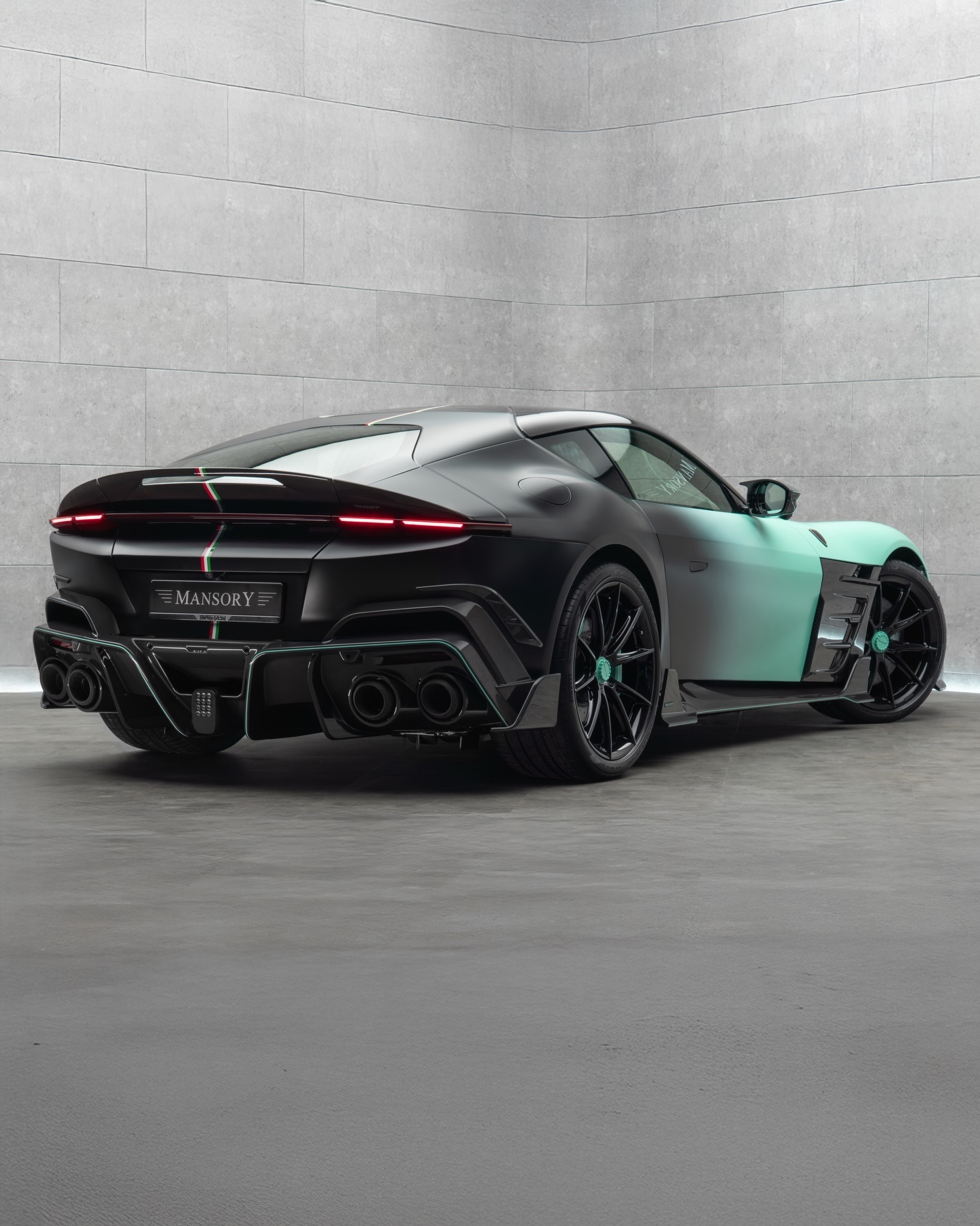 Десь в Італії дизайнер Ferrari щойно кричав у лляну серветку