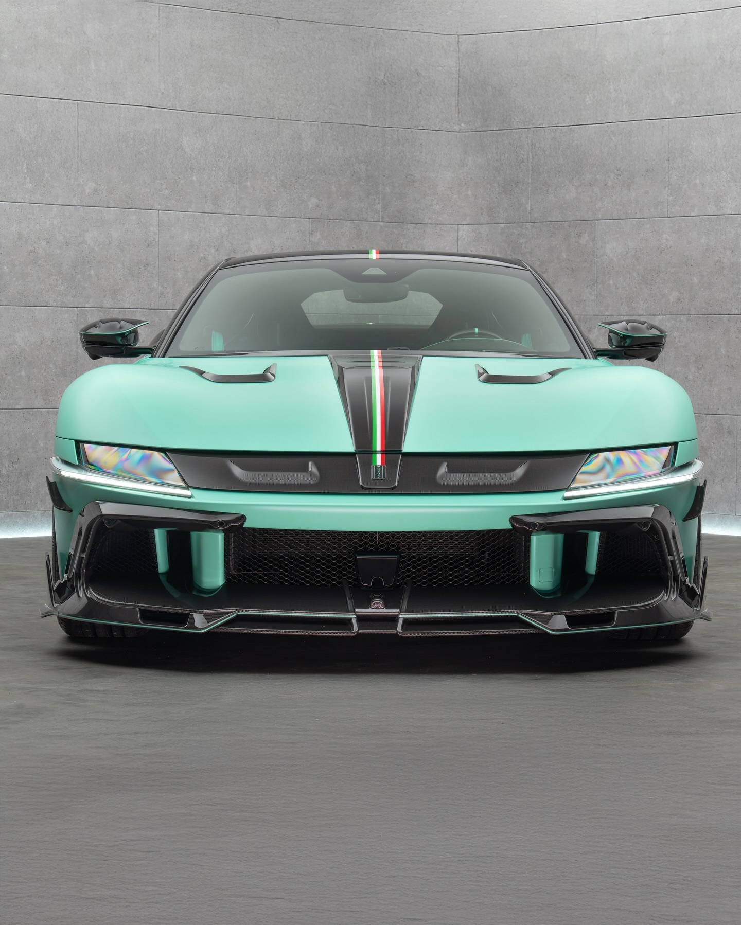 Десь в Італії дизайнер Ferrari щойно кричав у лляну серветку