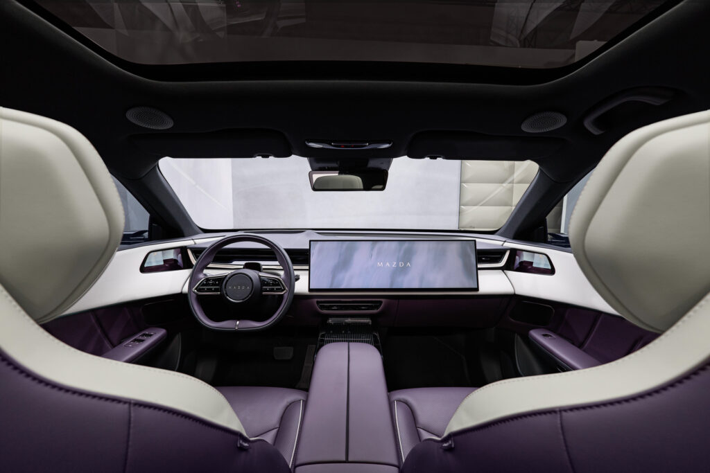 Інтер'єр Mazda CX-6e
