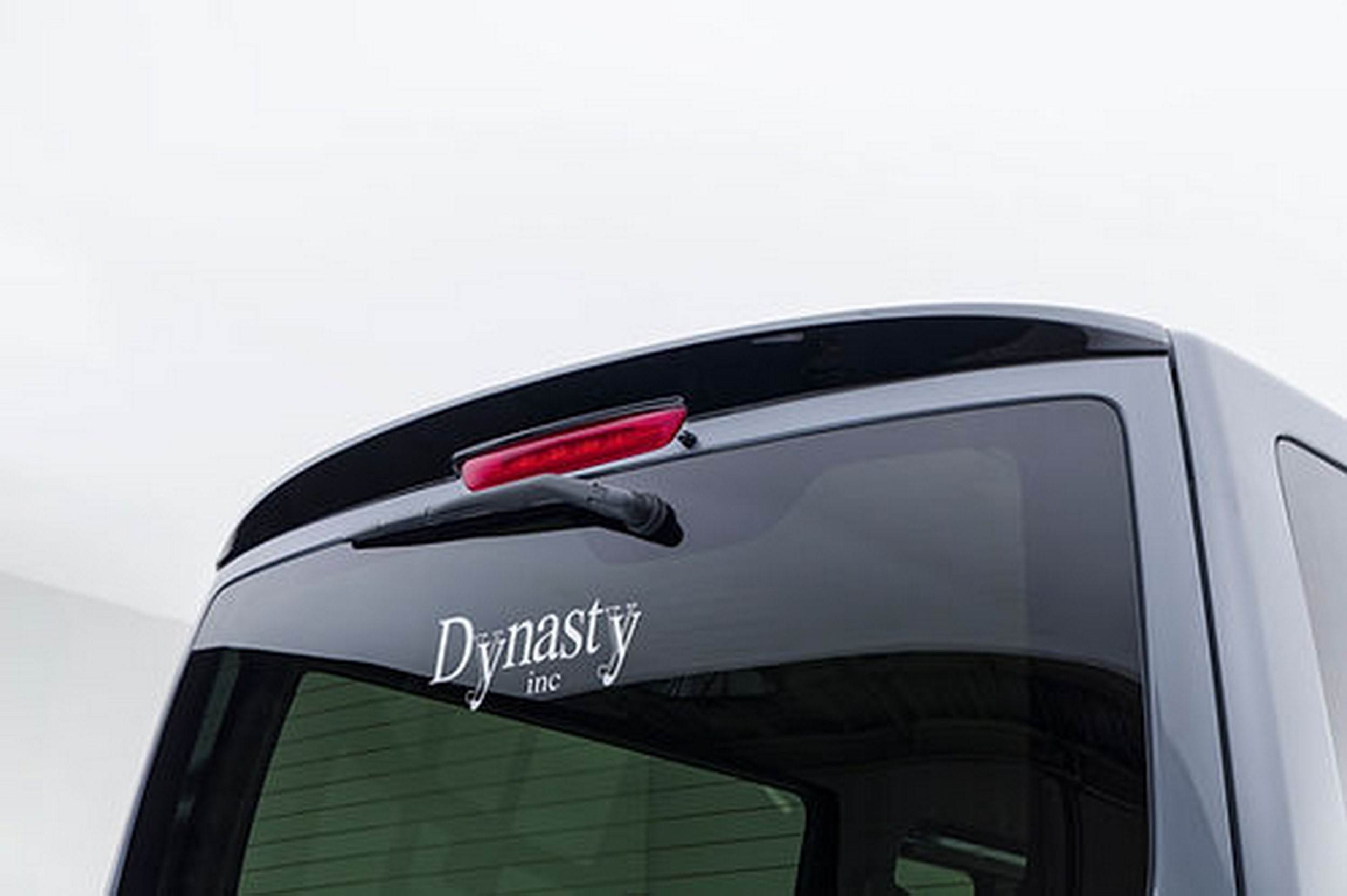 Ось що трапляється, коли фургон Nissan хоче стати GT-R Nimso