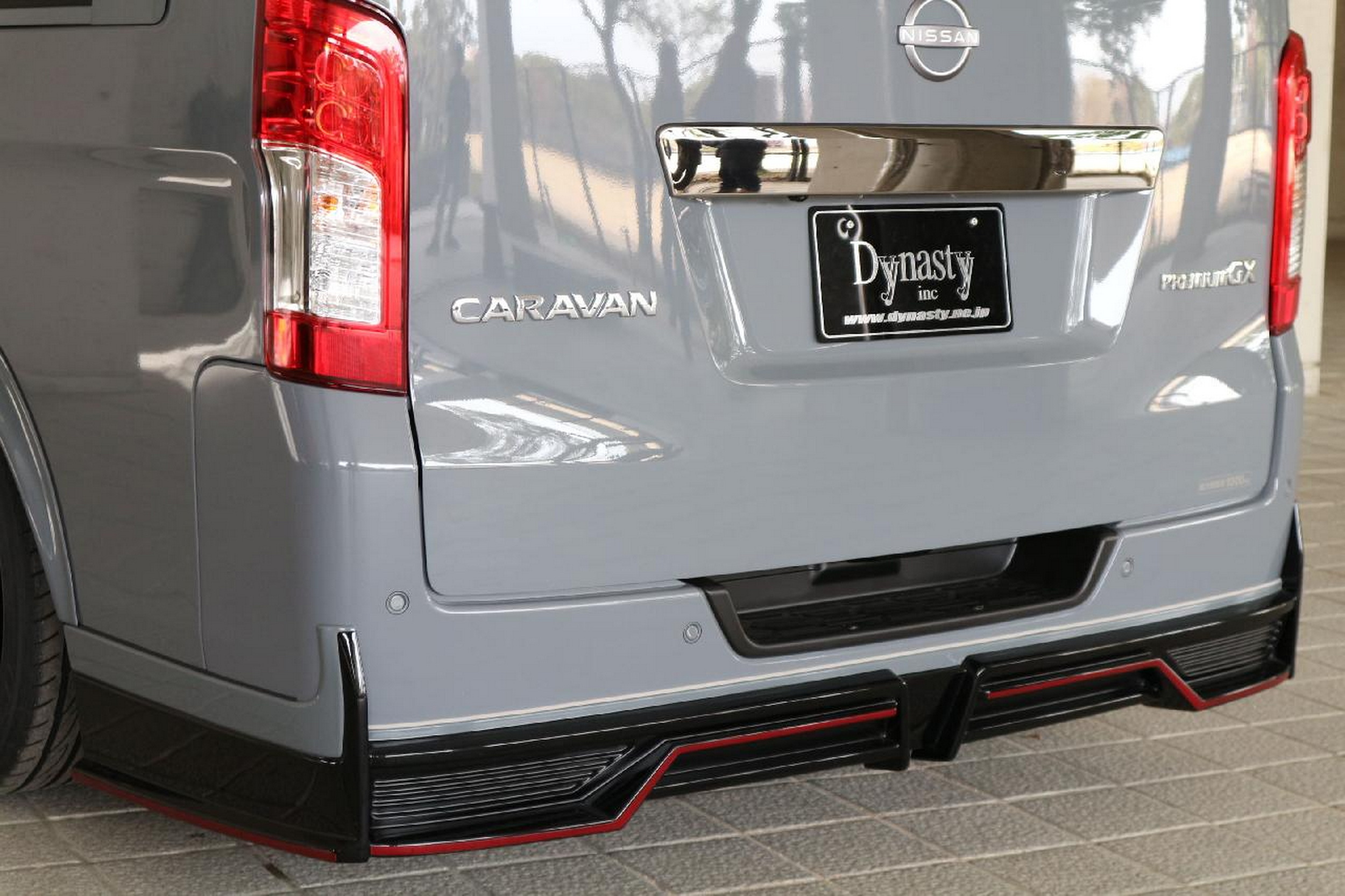 Ось що трапляється, коли фургон Nissan хоче стати GT-R Nimso