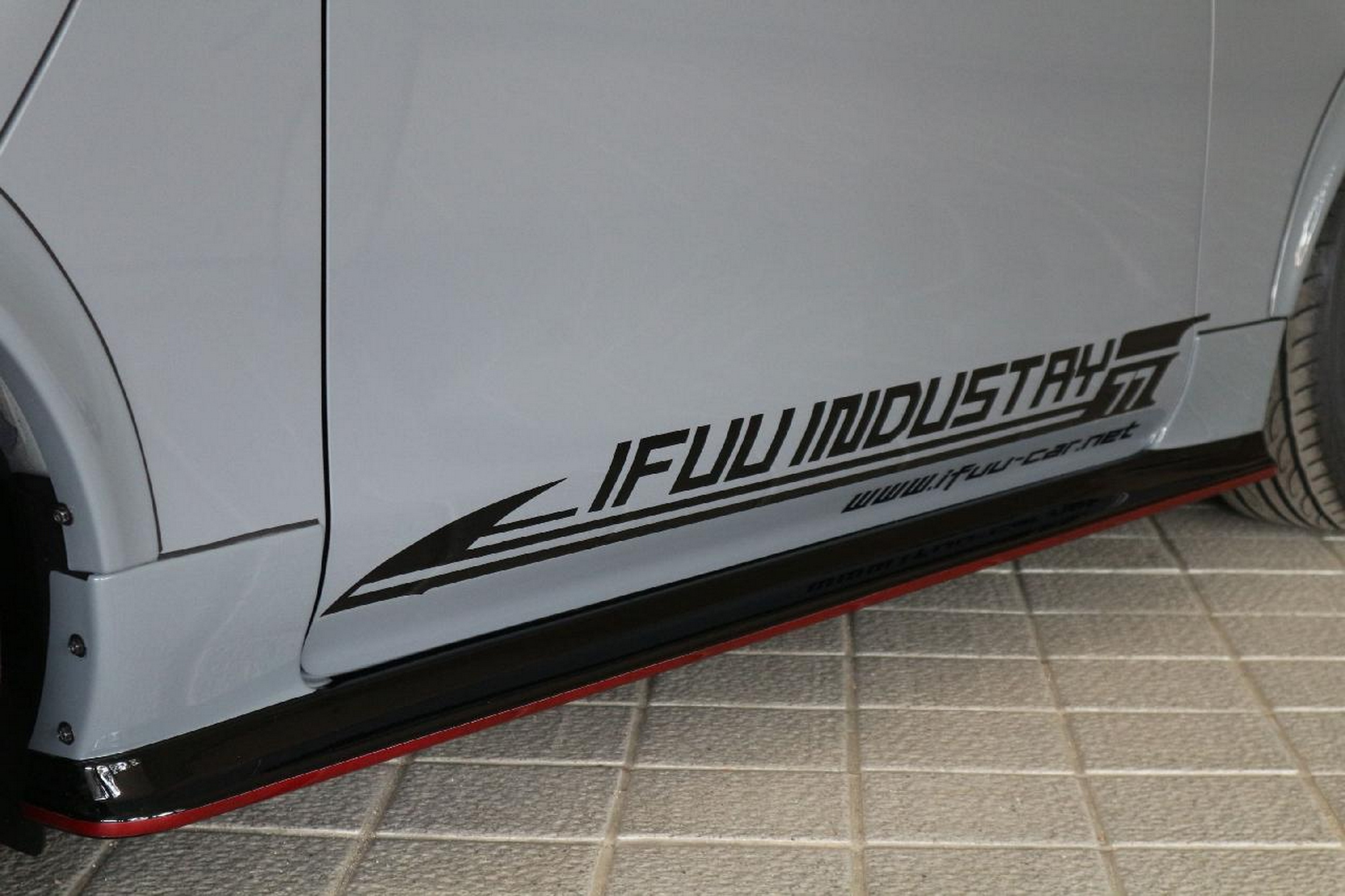 Ось що трапляється, коли фургон Nissan хоче стати GT-R Nimso