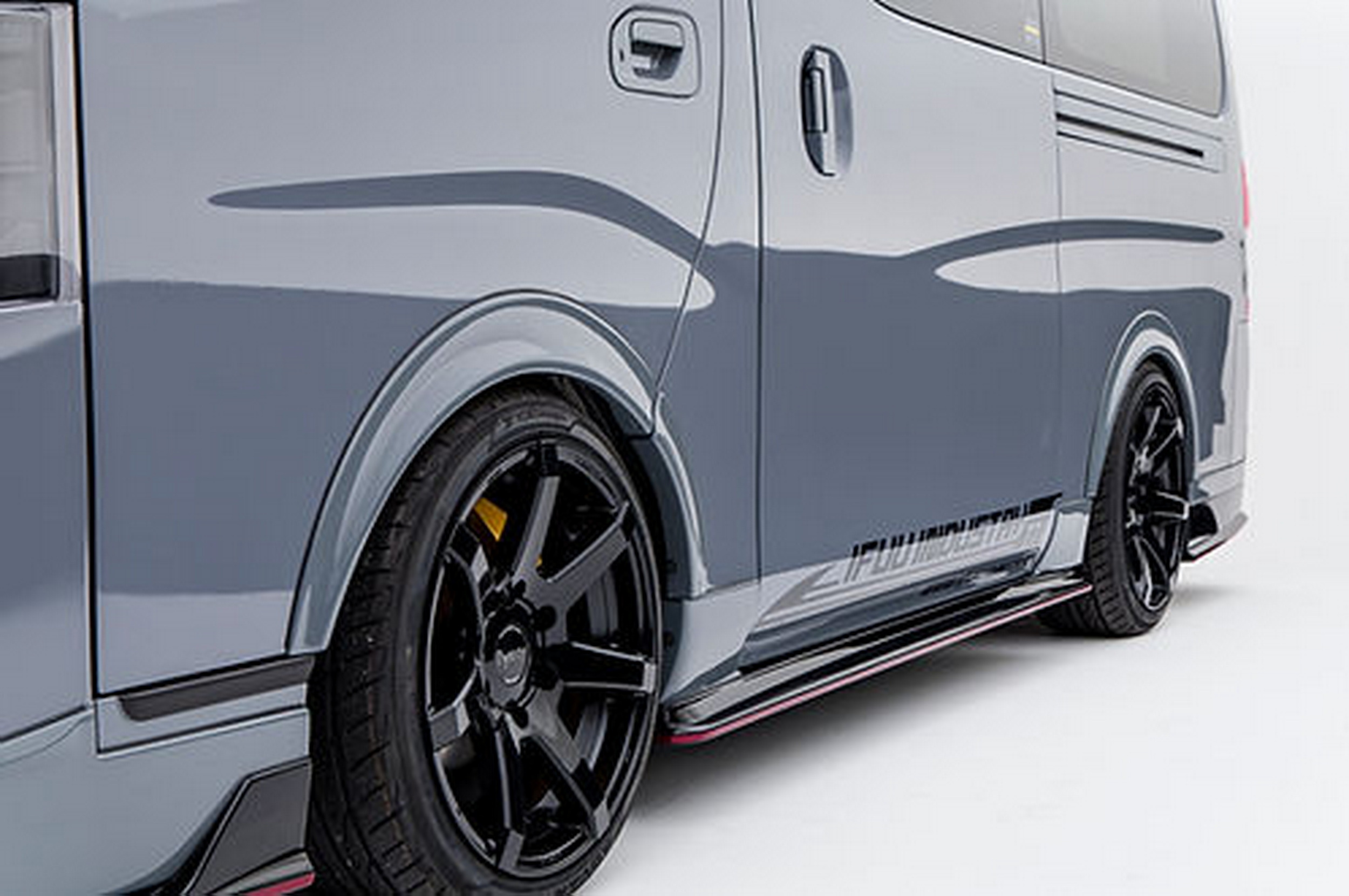 Ось що трапляється, коли фургон Nissan хоче стати GT-R Nimso