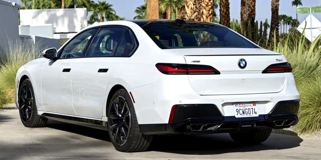  BMW’s 7-Series Is Getting A Neue Look, But It Won’t Let Go Of The Past