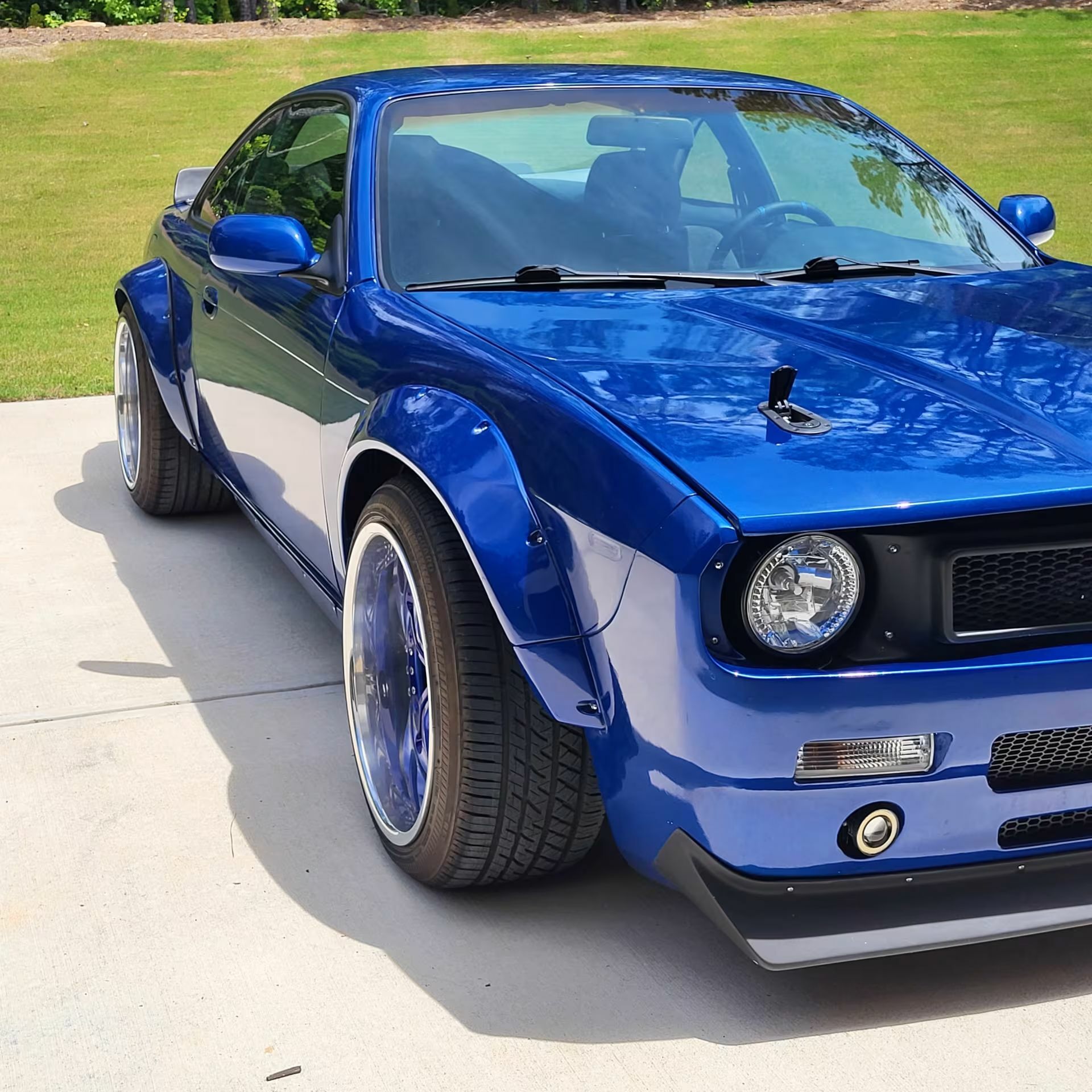 Цей класичний Nissan має обличчя маслкара Плімута та 520 причин клацнути