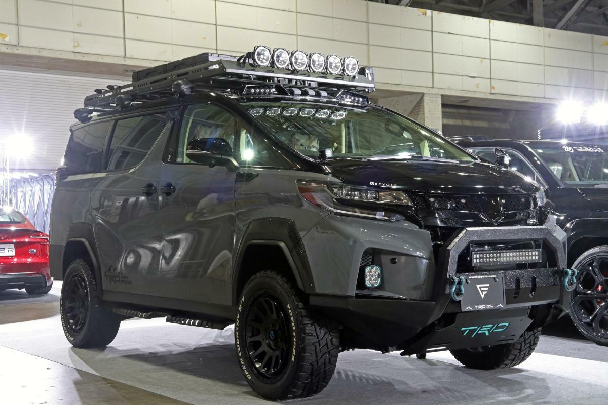 Цей мінівен Toyota хоче стати Land Cruiser