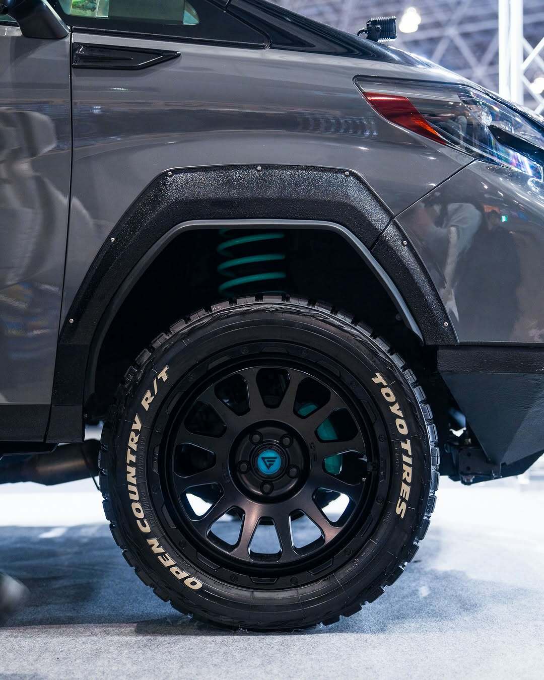 Цей мінівен Toyota хоче стати Land Cruiser