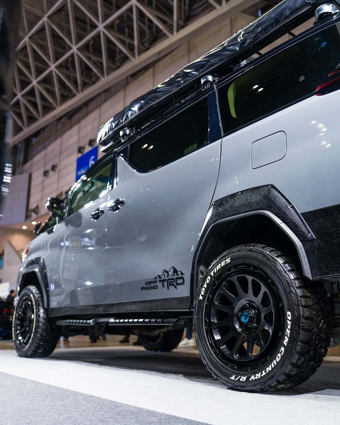 Цей мінівен Toyota хоче стати Land Cruiser