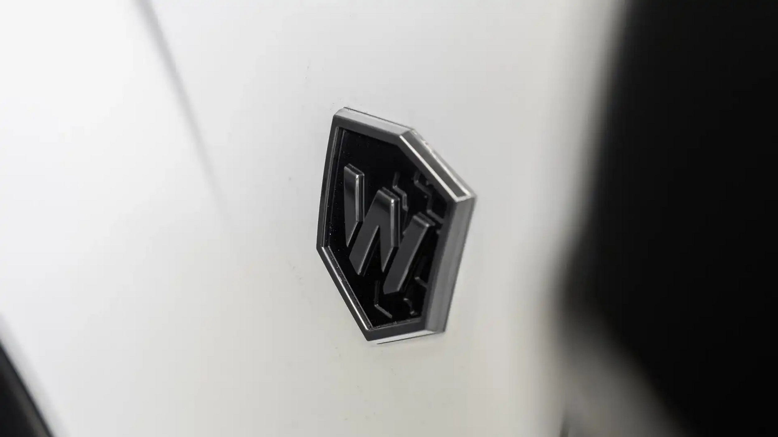 VW створює пікап, який краще проходить повороти, ніж повзе