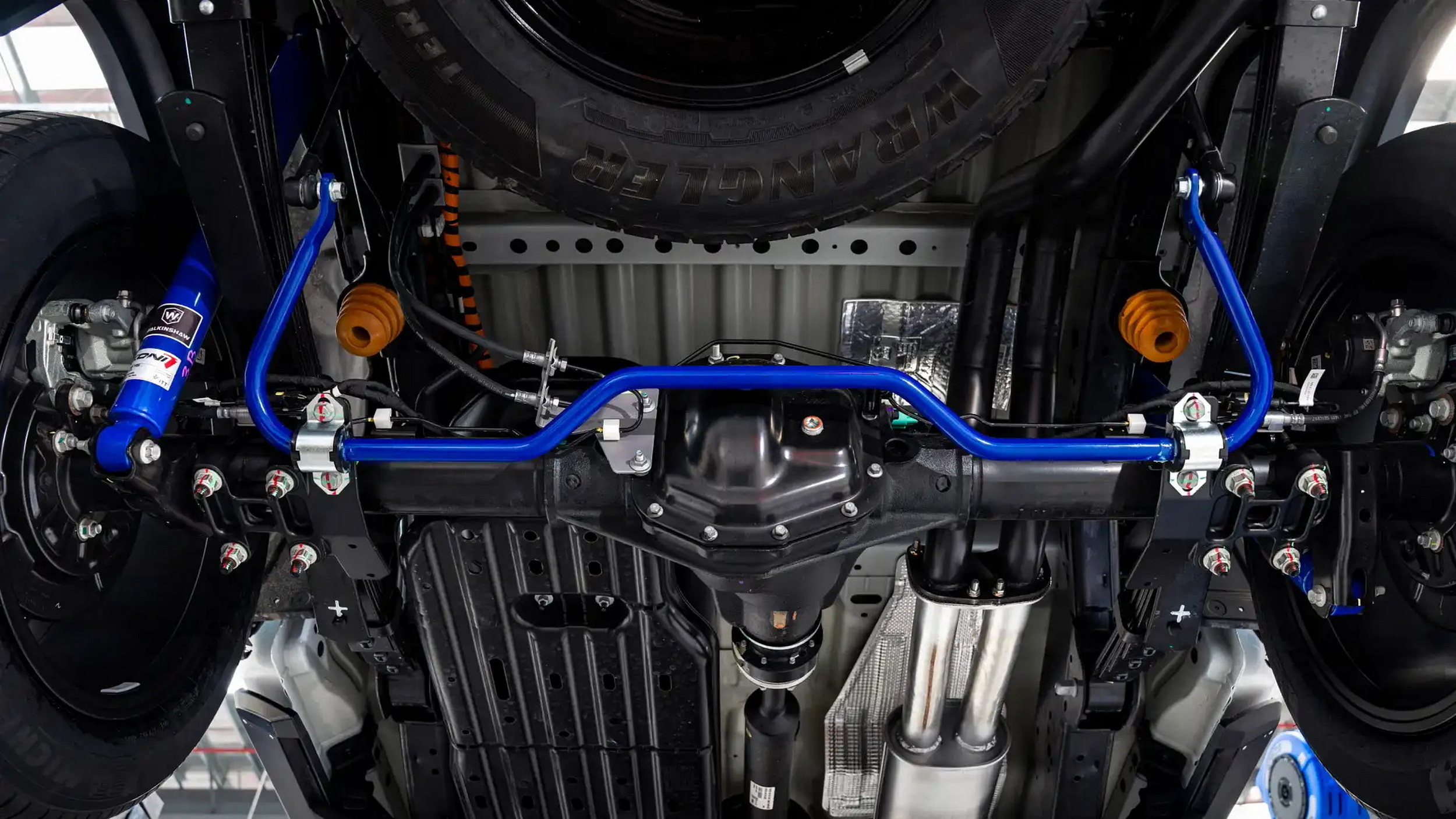 VW створює пікап, який краще проходить повороти, ніж повзе