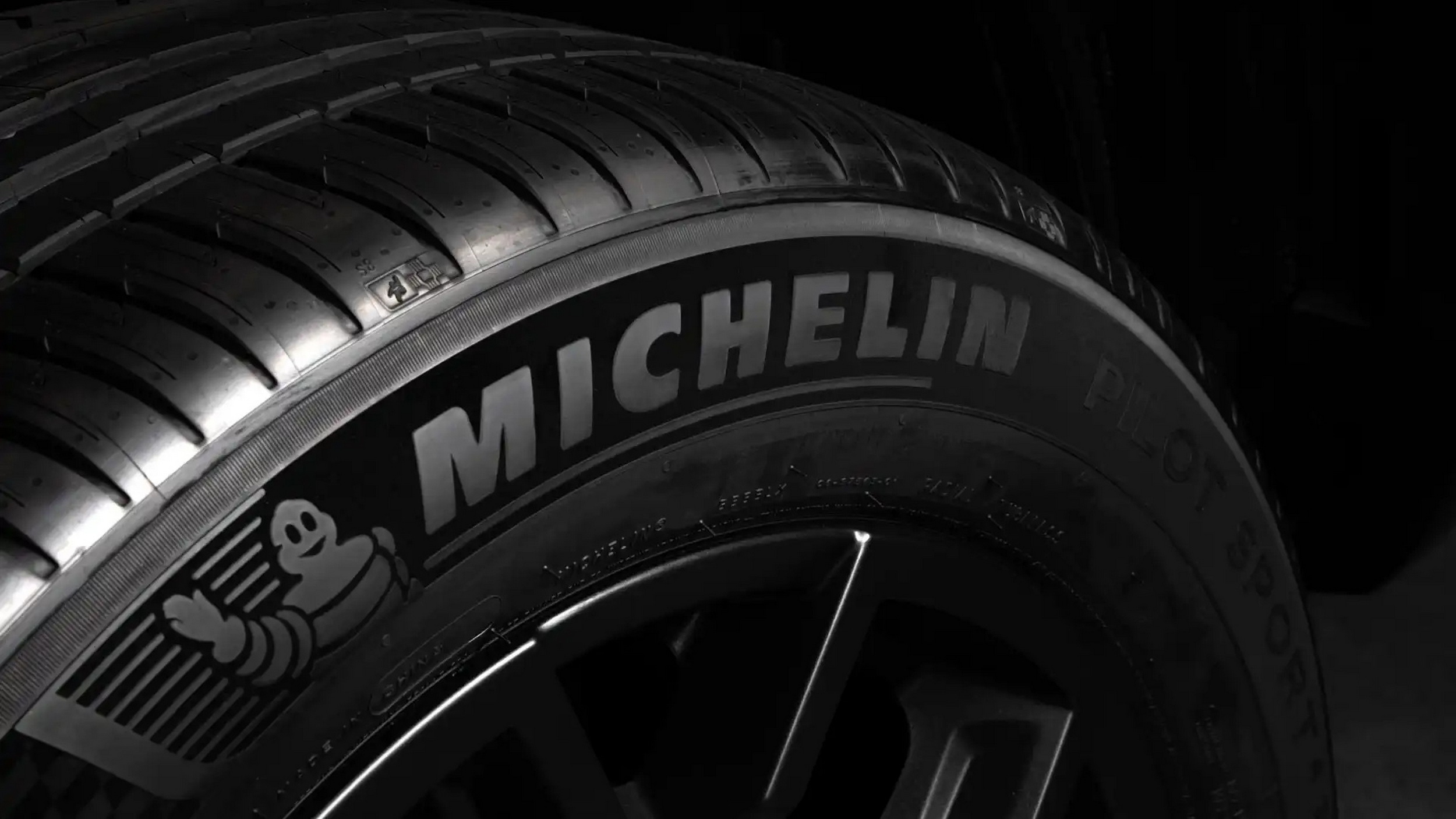 VW створює пікап, який краще проходить повороти, ніж повзе