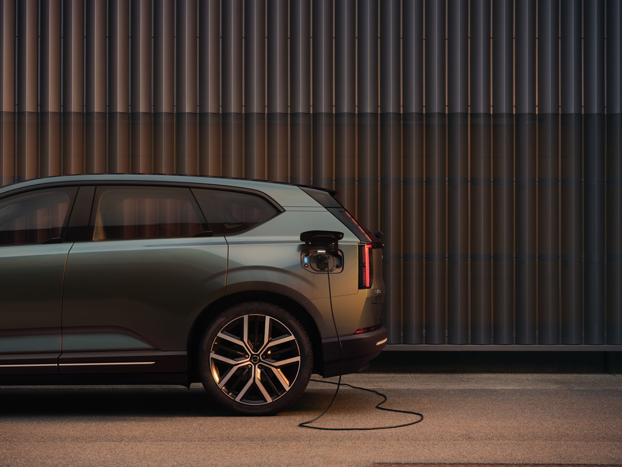 Volvo’s New 400-Mile SUV Has One Feature Tesla Owners Will Be Jealous Of