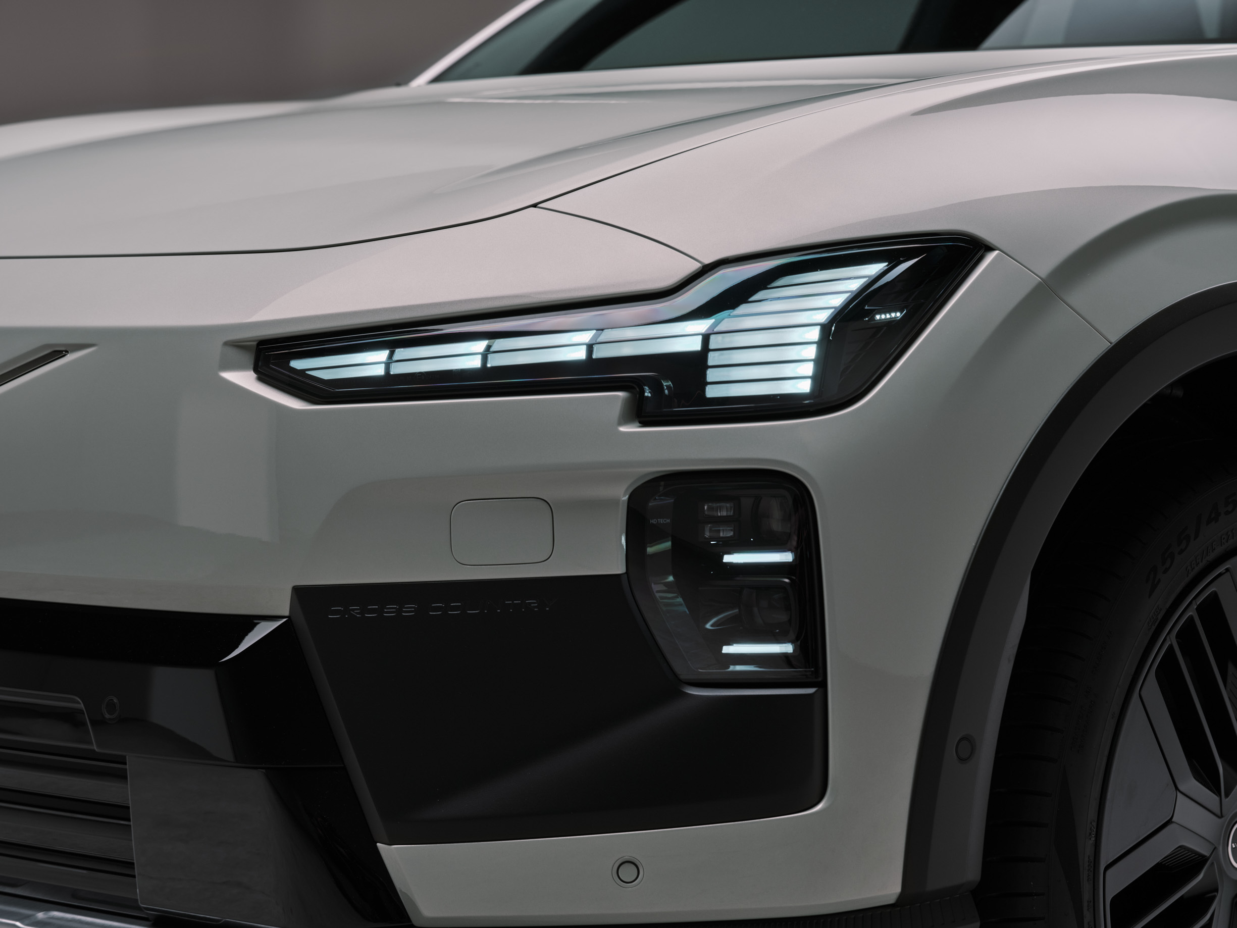 Volvo’s New 400-Mile SUV Has One Feature Tesla Owners Will Be Jealous Of