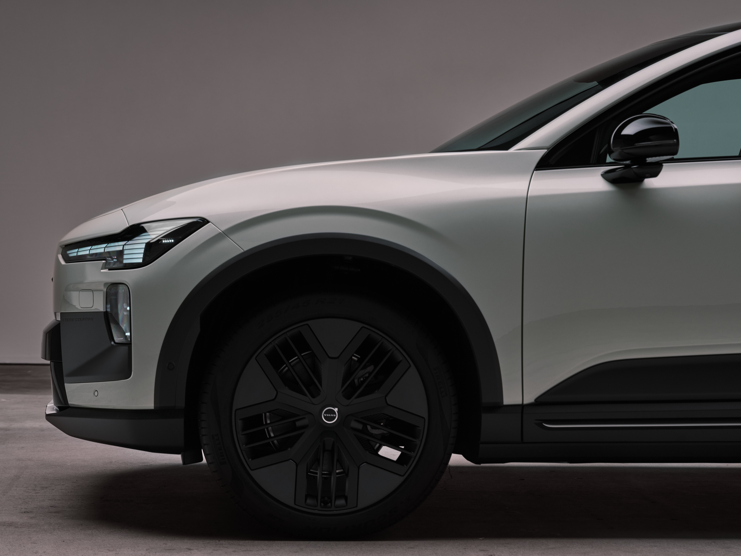 Volvo’s New 400-Mile SUV Has One Feature Tesla Owners Will Be Jealous Of