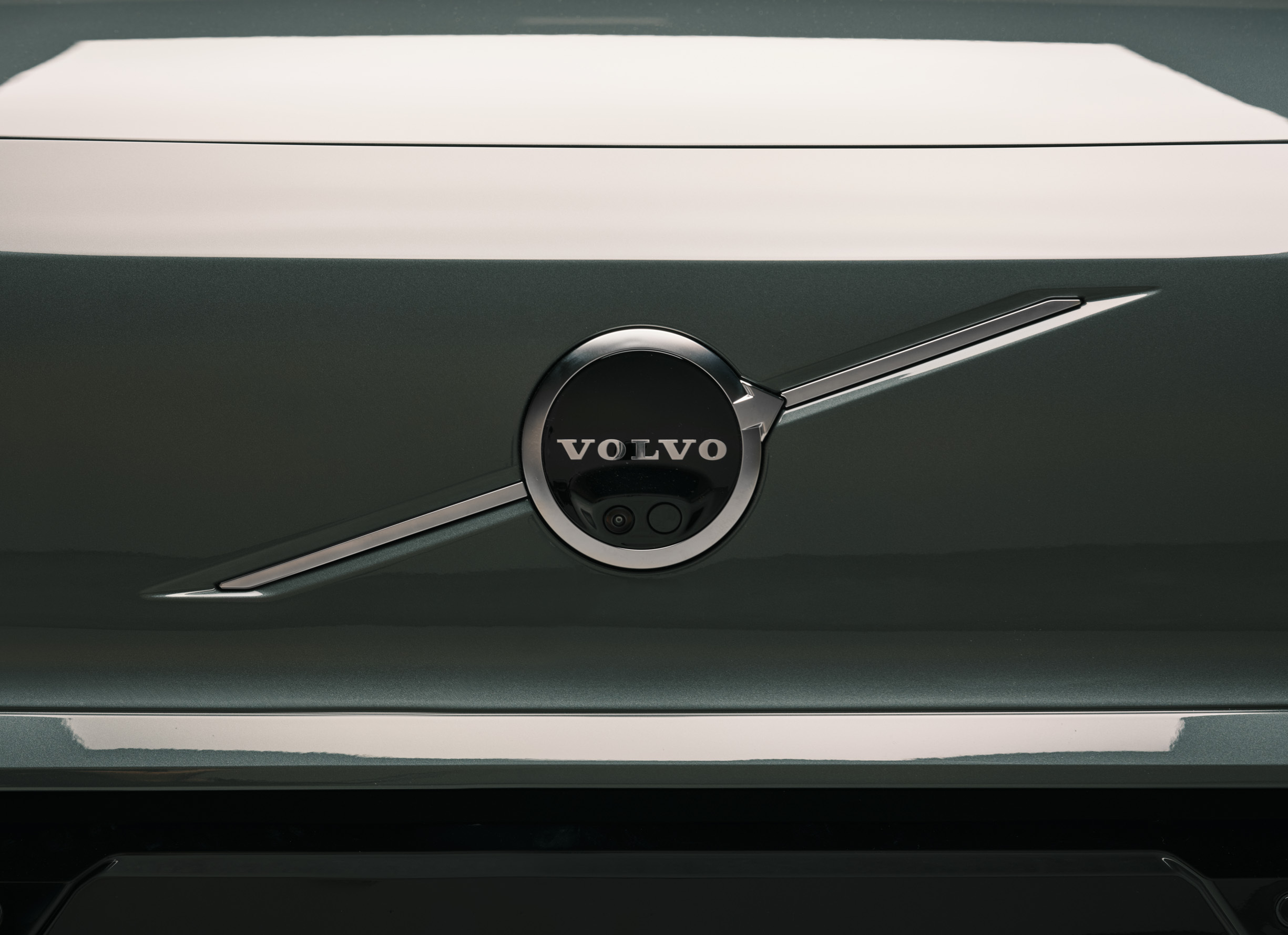 Volvo’s New 400-Mile SUV Has One Feature Tesla Owners Will Be Jealous Of