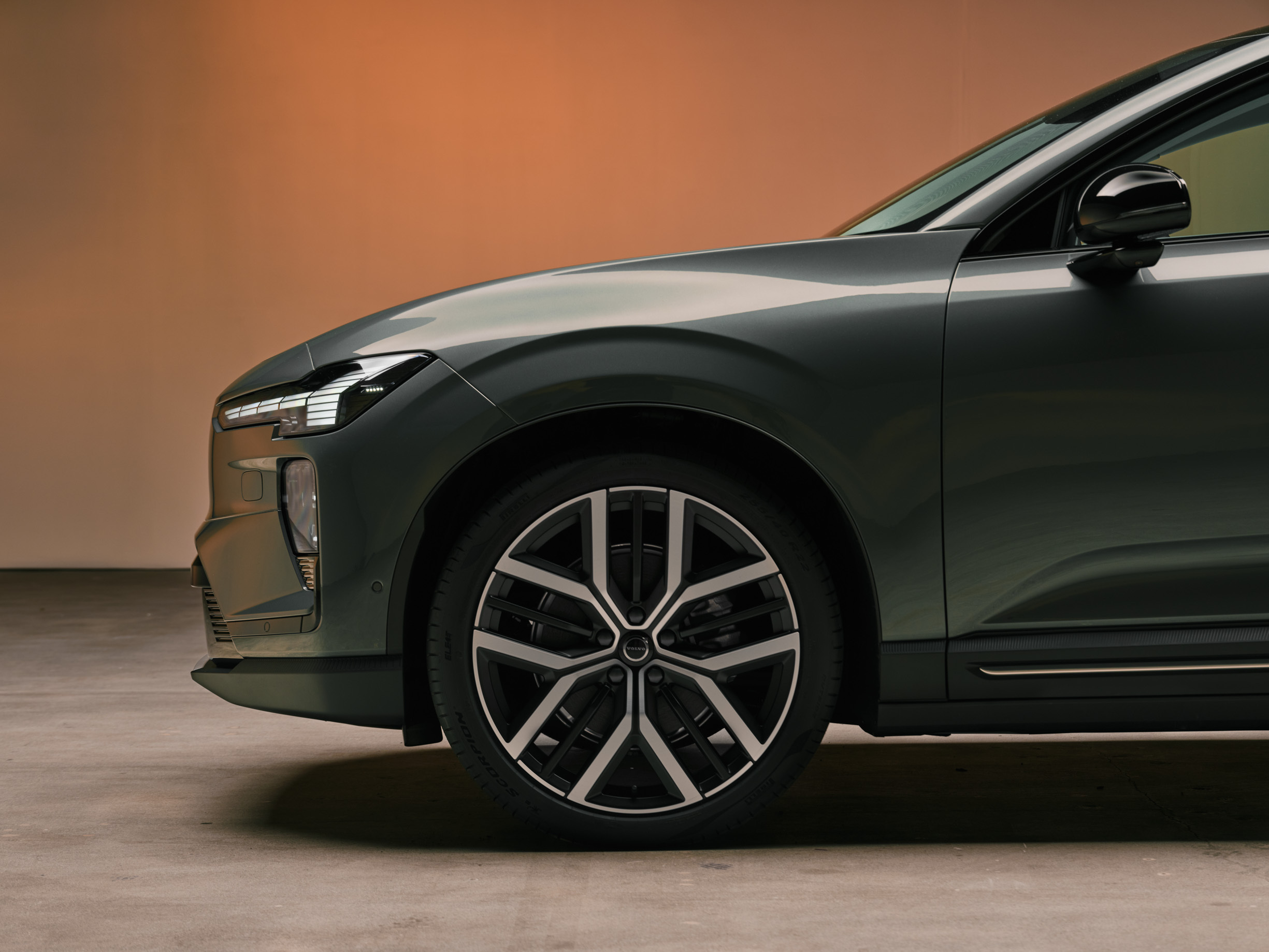 Volvo’s New 400-Mile SUV Has One Feature Tesla Owners Will Be Jealous Of