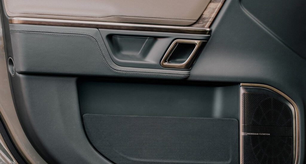  New Bill Finally Targets Electric Door Handles, But Only One Brand Gets Blamed