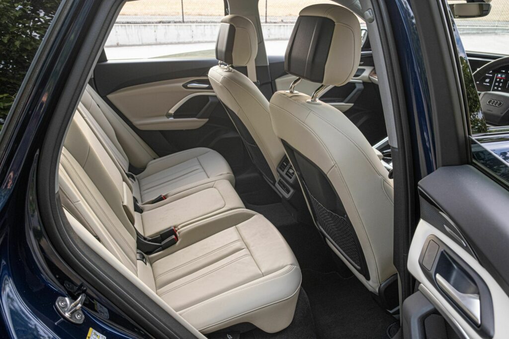 Простір на другому ряду Audi Q5