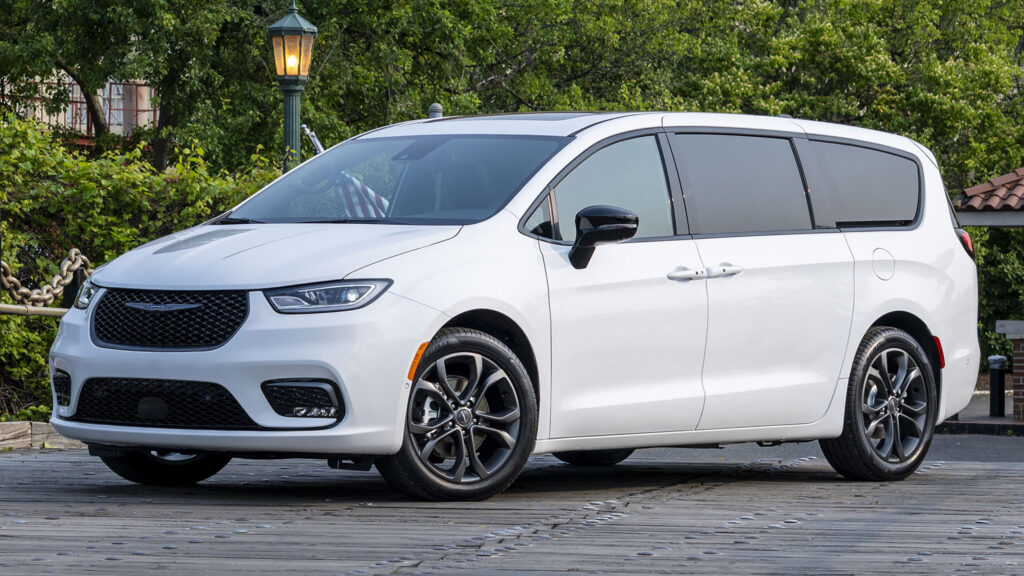  Chrysler&rsquo;s Down To One Model But Dealers Are Somehow Drowning In Inventory