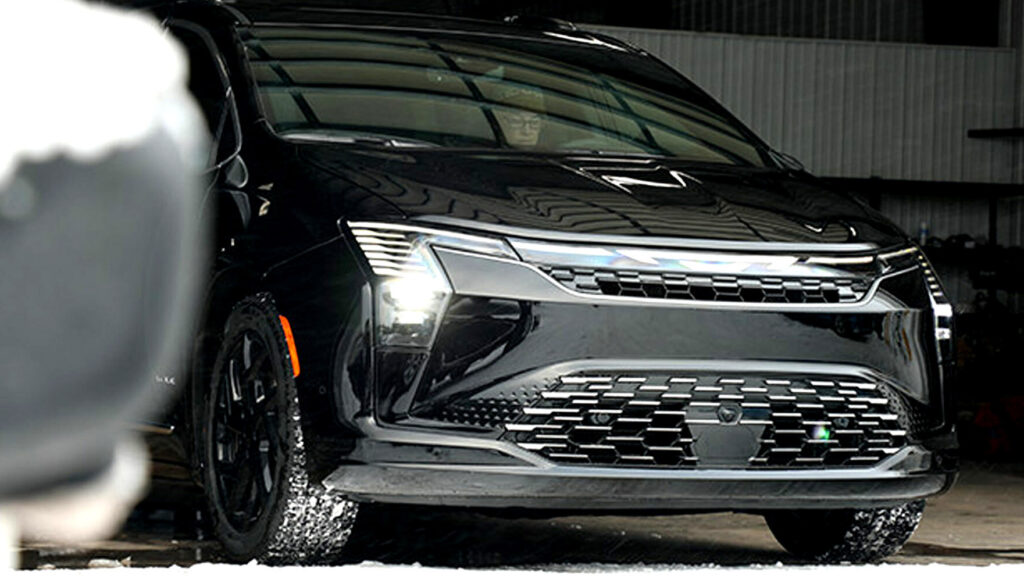  Chrysler’s 2027 Pacifica Shows Its Face, And It Clearly Has A Favorite Detroit Cousin