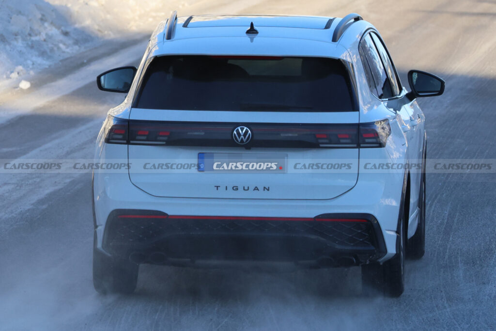 Вид збоку на прототип Tiguan R