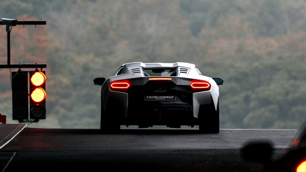  Only Two Gas Cars Have Ever Beaten This Lambo’s Acceleration Time At Motor Trend