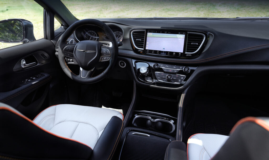 Chrysler Pacifica в салоні