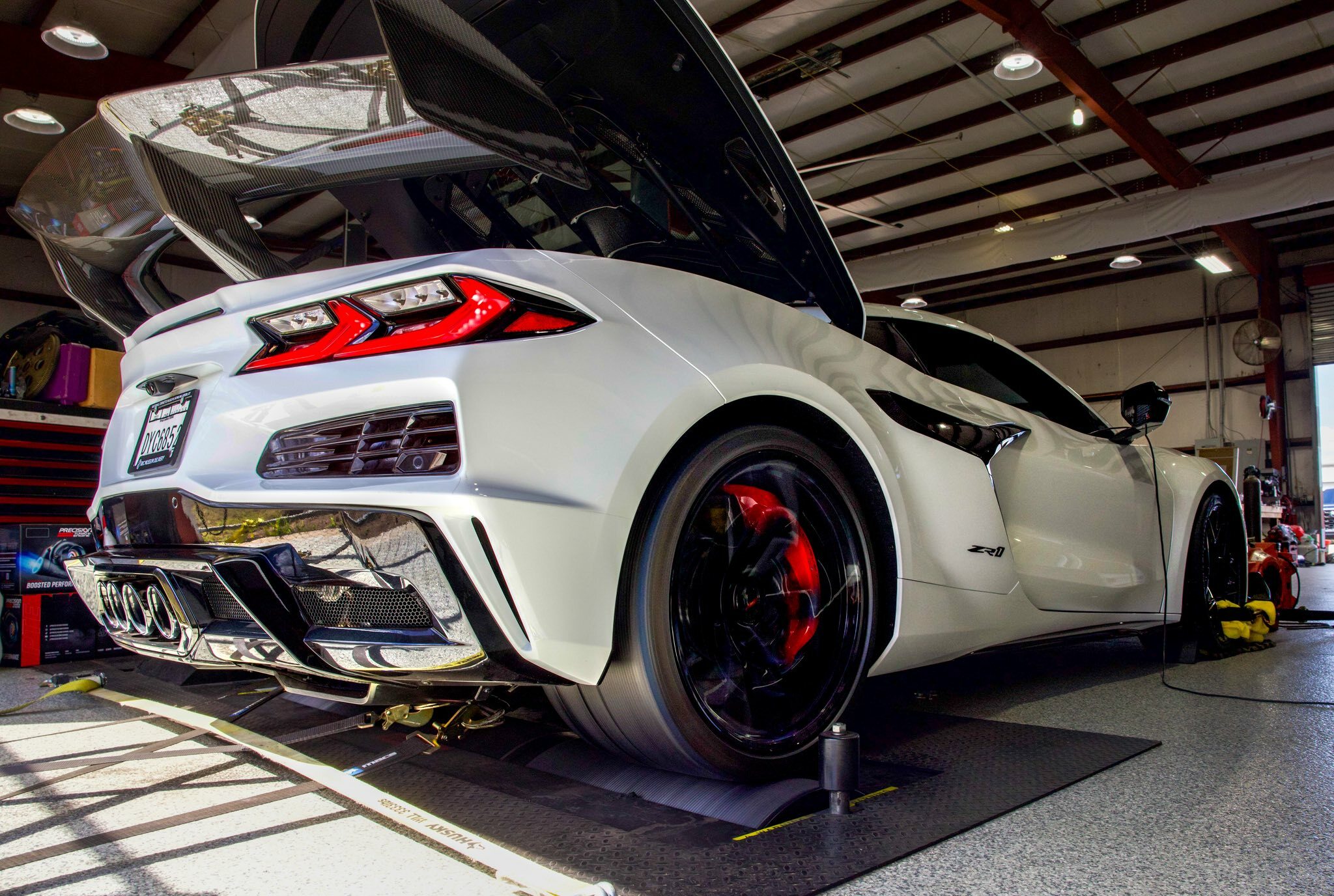 Тюнери нарешті розблокували Corvette ZR1 та Z06, які GM заблокував